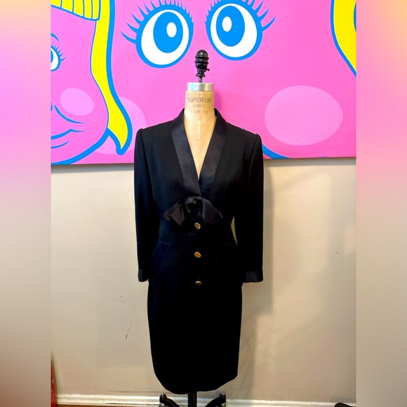 Chanel black wool skirt suit - Picture 1 of 12